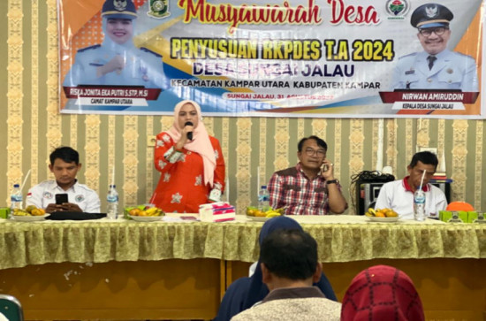 Camat Kampar Utara Hadir di Desa Mengikuti Musdes RKPDes Untuk Menjamin Kwalitas Musdes
