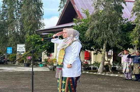 Camat Kampar Utara Pimpin Upacara Hari Jadi Kabupaten Kampar Ke-73 di Halaman Kantor Camat