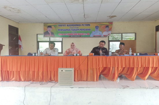 Camat Kampar Utara Rapat Koordinasi Petani untuk Persiapan Tanam Perdana Bersama DPR RI Komisi V
