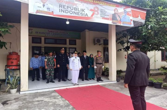 Camat Kampar Utara Jadi Irup Detik-detik Proklamasi Peringatan HUT RI Ke-78 di Kantor Camat