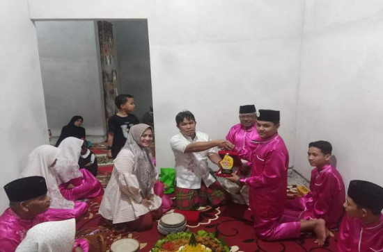 Makan Nasi Tumpeng Sekaligus Pelepasan Khafilah