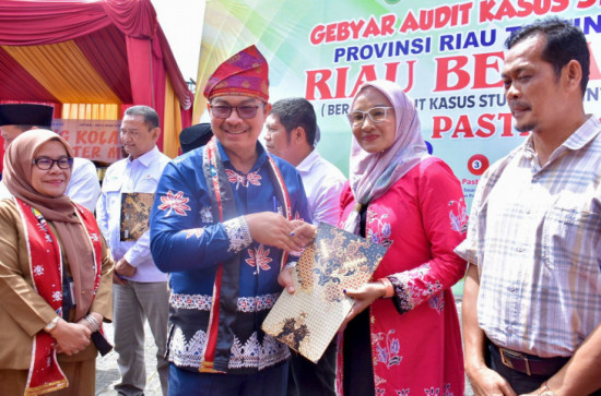 Camat Kampar Utara Hadiri Gebyar Audit Kasus Stunting Sekaligus Hj. Linda Terima Penghargaan