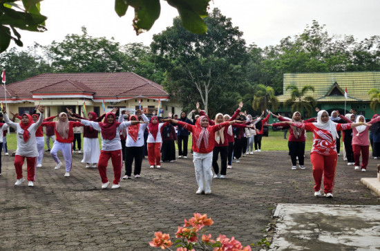 Senam Meriahkan HUT RI Ke-79 Camat Ajak Perangkat Desa Senam Bersama