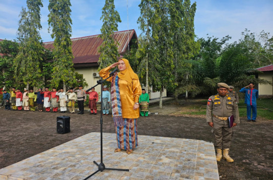 Camat Kampar Utara Jadi Pembina Upacara di Hari Jadi Provinsi Riau Ke-67