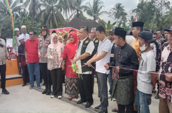 Camat Kampar Utara Dampingi Pj Bupati Kampar dan Pj Gubernur Riau Resmikan Jembatan Limau Manis