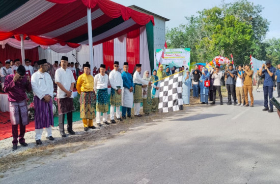 Pawai Ta’aruf MTQ ke-54 Kabupaten Kampar Resmi Dibuka, Ribuan Peserta Padati Kampar Utara