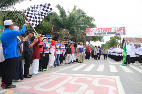 Jalan Santai dan Karnaval Semarak HUT RI Kampar Utara, Wakil Bupati Kampar Turut Melepas Peserta