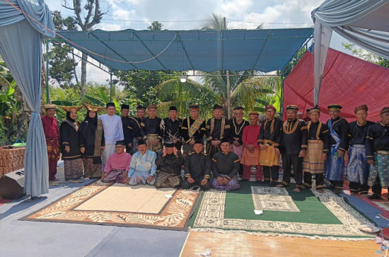 Tegakkan Payung Adat, Camat Kampar Utara Hadiri Penobatan Ninik Mamak di Desa Sungai Jalau
